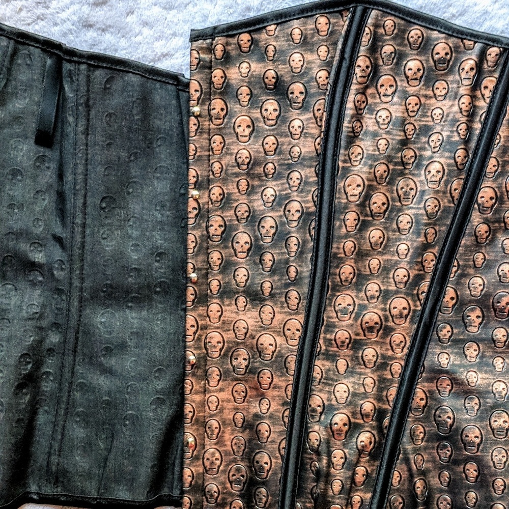 NWT Steam Punk Bronze Corset with skulls 3XL